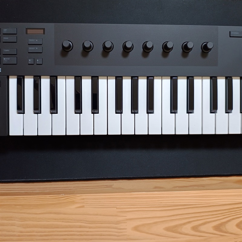 Native Instruments KOMPLETE KONTROL M32 HWの画像